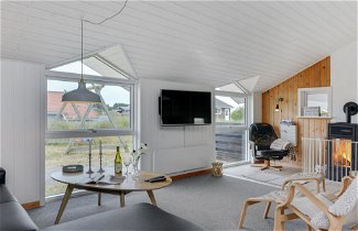 Photo 3 - Maison de 4 chambres à Klitmøller avec piscine privée et terrasse