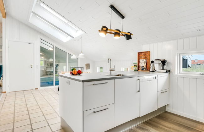 Casa de 4 quartos em Klitmøller com piscina privada e terraço - Foto 14