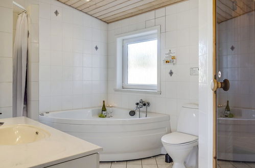 Photo 4 - 4 bedroom House in Hvide Sande with terrace and sauna