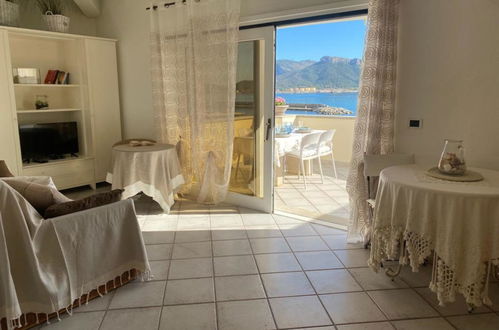 Foto 3 - Appartamento con 1 camera da letto a Golfo Aranci con piscina e vista mare