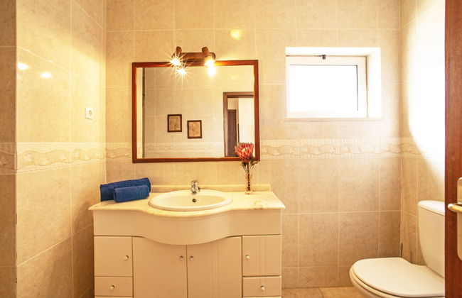 5 bedroom House in Lagoa with private pool and terrace - Photo 14
