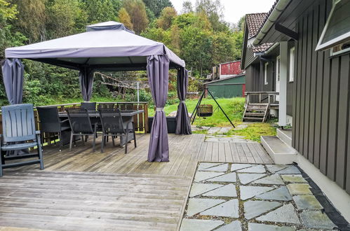 Photo 18 - 4 bedroom Apartment in Sande i Sunnfjord with garden