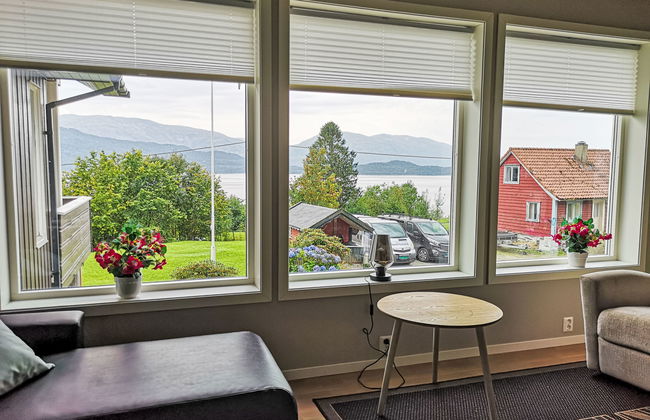 Apartamento de 5 quartos em Sande i Sunnfjord com jardim - Foto 8