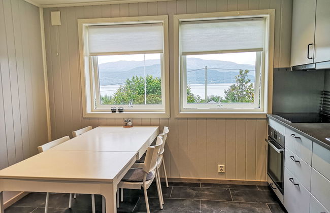 Apartamento de 5 quartos em Sande i Sunnfjord com jardim - Foto 9