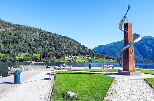 Foto 25 - Casa de 3 quartos em Balestrand com jardim e terraço