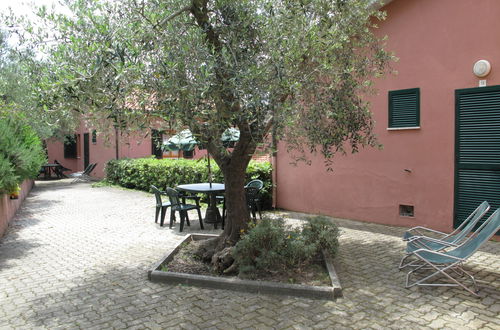 Photo 18 - 2 bedroom Apartment in Capoliveri with garden