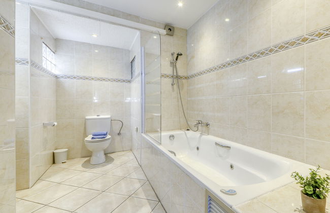 6 bedroom House in Castelló d'Empúries with private pool and garden - Photo 18