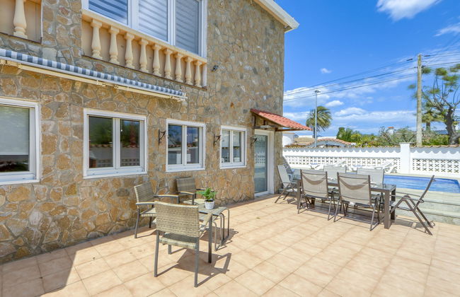 6 bedroom House in Castelló d'Empúries with private pool and garden - Photo 36