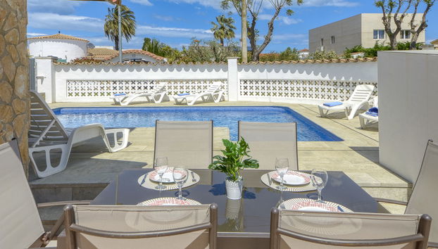 Casa de 6 quartos em Castelló d'Empúries com piscina privada e jardim - Foto 3