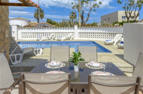 Foto 3 - Casa con 4 camere da letto a Castelló d'Empúries con piscina privata e vista mare
