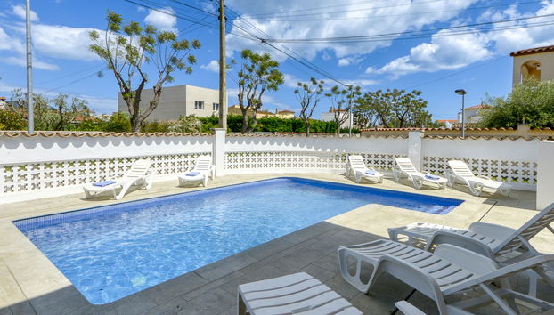 Casa de 6 quartos em Castelló d'Empúries com piscina privada e jardim - Foto 2