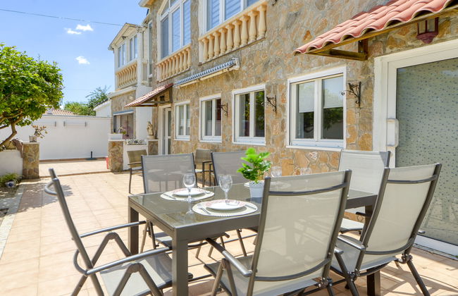 6 bedroom House in Castelló d'Empúries with private pool and garden - Photo 34