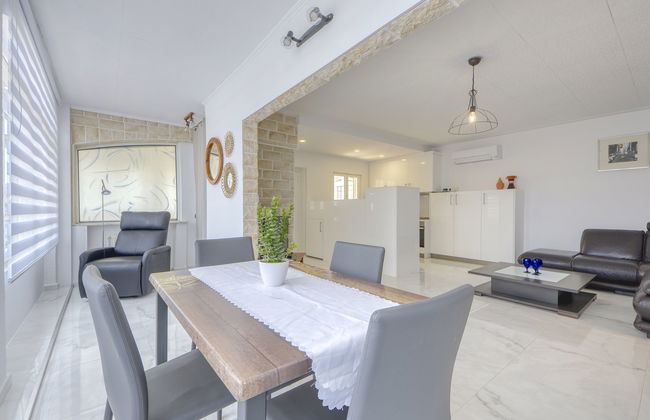 6 bedroom House in Castelló d'Empúries with private pool and garden - Photo 25
