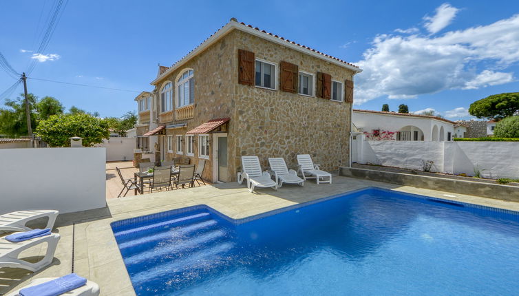 Foto 1 - Haus mit 4 Schlafzimmern in Castelló d'Empúries mit privater pool und garten