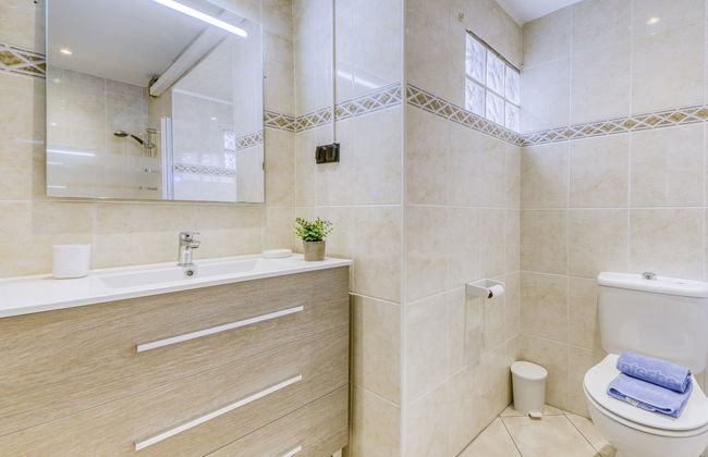 6 bedroom House in Castelló d'Empúries with private pool and garden - Photo 17