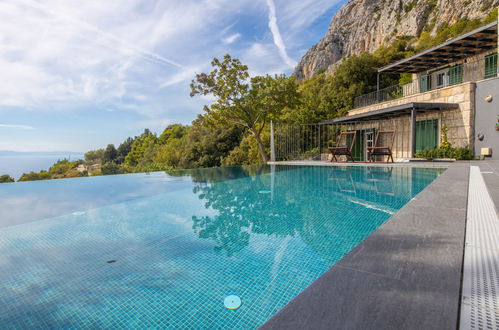 Foto 1 - Casa con 3 camere da letto a Makarska con piscina privata e vista mare