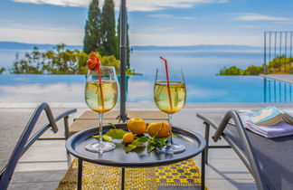 Photo 2 - Maison de 3 chambres à Makarska avec piscine privée et jardin