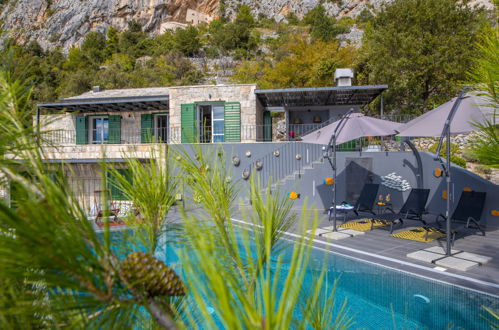 Foto 31 - Casa de 3 quartos em Makarska com piscina privada e jardim