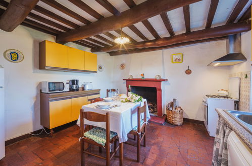 Photo 14 - 2 bedroom House in Pescaglia with garden