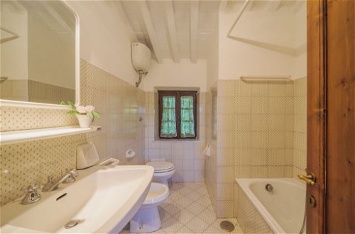 Photo 24 - 2 bedroom House in Pescaglia with garden