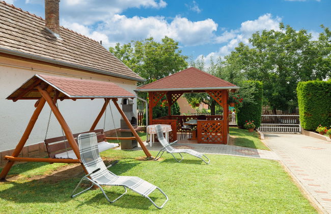 Casa de 6 quartos em Balatonszárszó com piscina privada e jardim - Foto 25