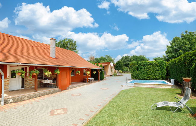 Casa de 6 quartos em Balatonszárszó com piscina privada e jardim - Foto 24