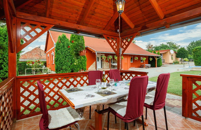 Casa de 6 quartos em Balatonszárszó com piscina privada e jardim - Foto 2
