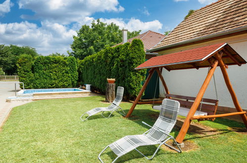 Photo 3 - Maison de 4 chambres à Balatonszárszó avec piscine privée et jardin