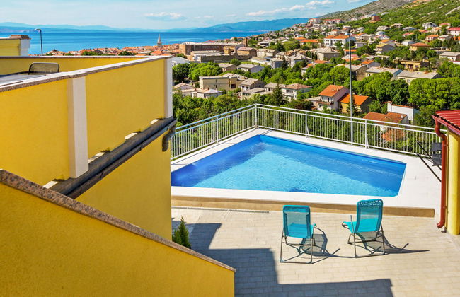 Apartamento de 2 quartos em Senj com piscina e terraço - Foto 3