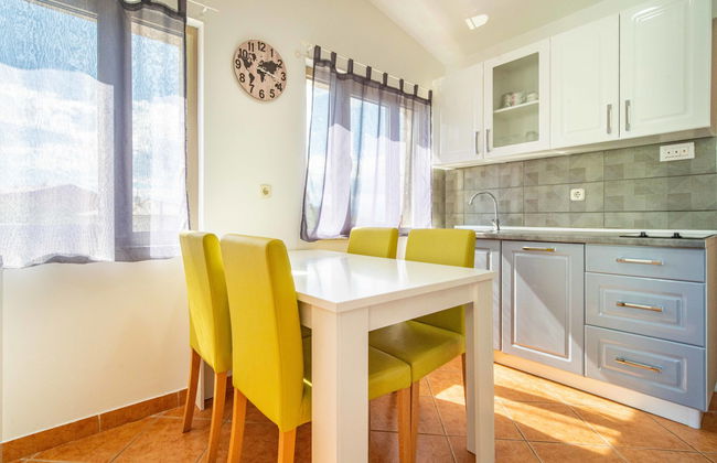 Apartamento de 2 quartos em Senj com piscina e terraço - Foto 2