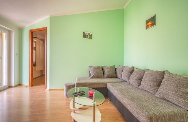 Apartamento de 2 quartos em Senj com piscina e terraço - Foto 9