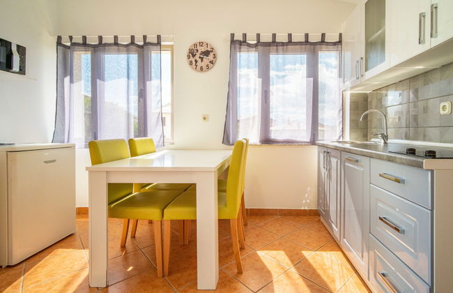 Apartamento de 2 quartos em Senj com piscina e terraço - Foto 6