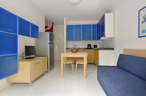 Photo 8 - 1 bedroom Apartment in Lignano Sabbiadoro with swimming pool and garden