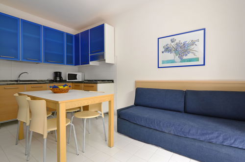 Photo 9 - 1 bedroom Apartment in Lignano Sabbiadoro with swimming pool and garden