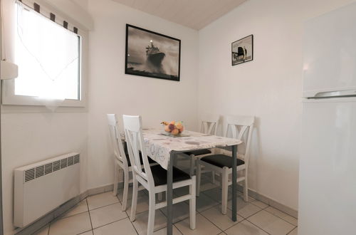 Photo 9 - 1 bedroom Apartment in Sainte-Marie-la-Mer with private pool and sea view