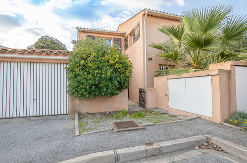 Photo 22 - Maison de 3 chambres à Fréjus avec jardin et vues à la mer