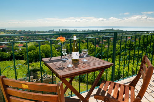 Foto 4 - Casa de 2 quartos em Ábrahámhegy com jardim e terraço