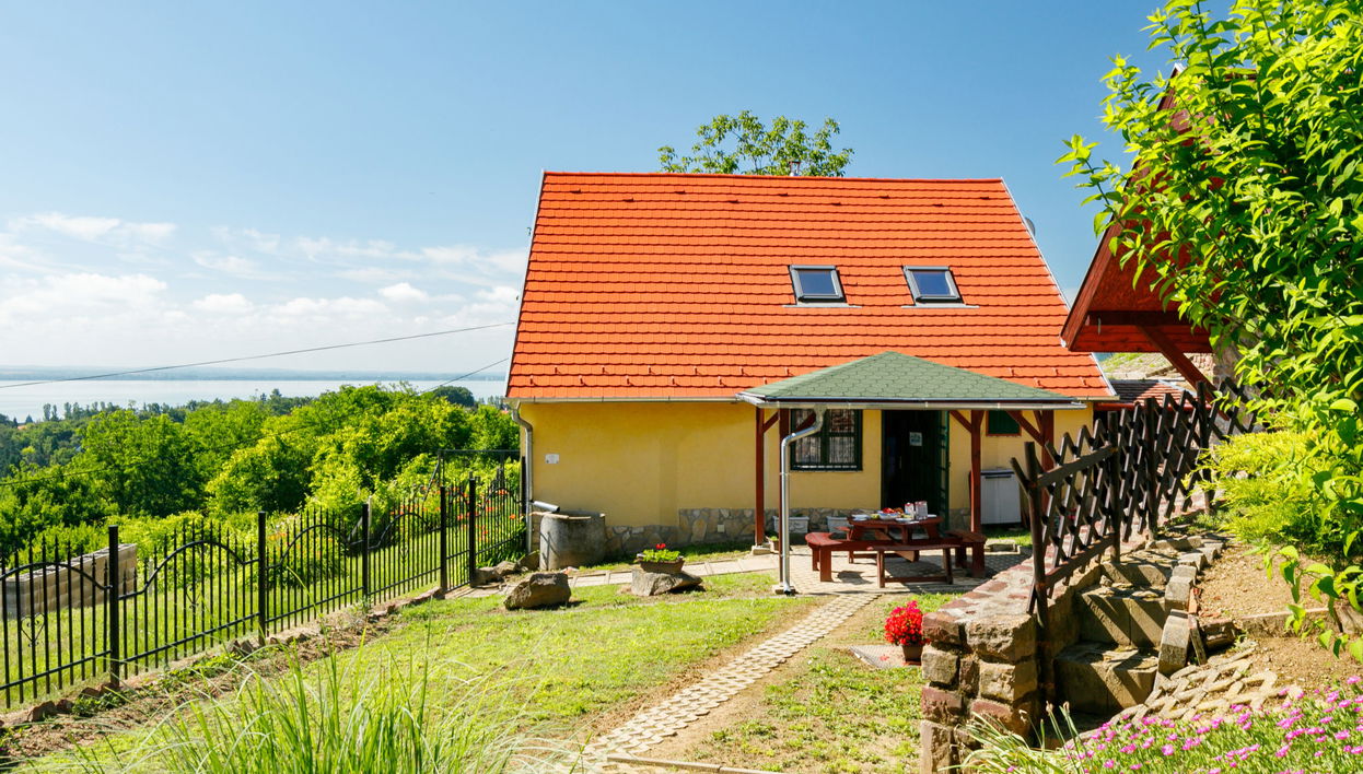 3 bedroom House in Ábrahámhegy with garden and terrace - Photo 1