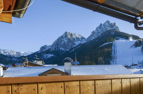 Foto 2 - Appartamento con 4 camere da letto a San Giovanni di Fassa-Sèn Jan con vista sulle montagne