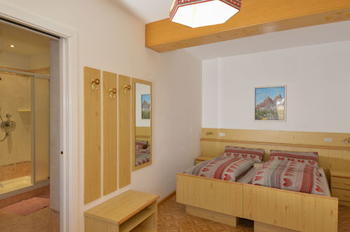 Foto 13 - Appartamento con 4 camere da letto a San Giovanni di Fassa-Sèn Jan con vista sulle montagne