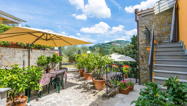 Casa de 6 quartos em Pescia com piscina e jardim - Foto 4