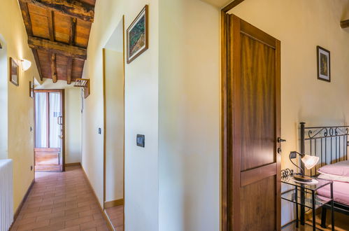 Photo 16 - 2 bedroom Apartment in Pescia with swimming pool and garden