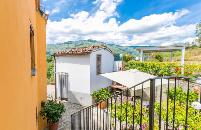Apartamento de 3 quartos em Pescia com piscina e jardim - Foto 8