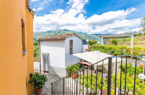 Foto 8 - Casa de 4 quartos em Pescia com piscina privada e jardim