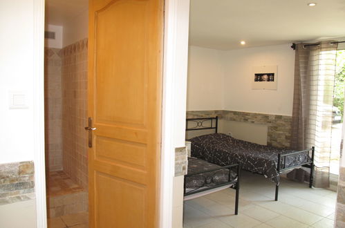 Photo 16 - 2 bedroom House in Bagnols-en-Forêt with private pool and garden