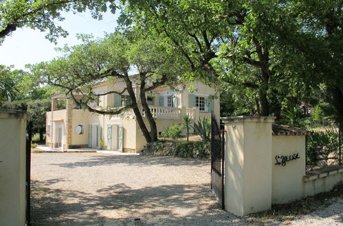 Foto 20 - Casa de 2 habitaciones en Bagnols-en-Forêt con piscina privada y jardín