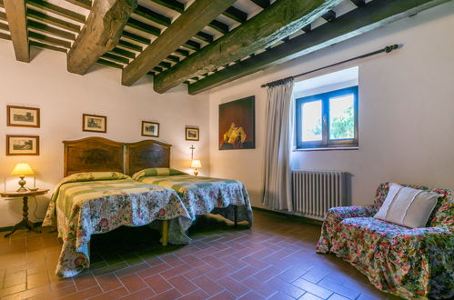 Photo 18 - 2 bedroom Apartment in Colle di Val d'Elsa with swimming pool and garden