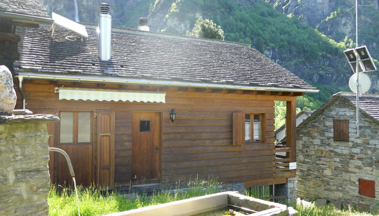 Foto 1 - Haus mit 2 Schlafzimmern in Serravalle mit garten