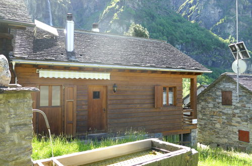 Foto 1 - Haus mit 2 Schlafzimmern in Serravalle mit garten