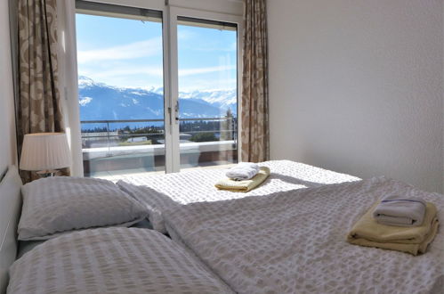 Foto 3 - Apartment mit 1 Schlafzimmer in Crans-Montana mit schwimmbad und blick auf die berge